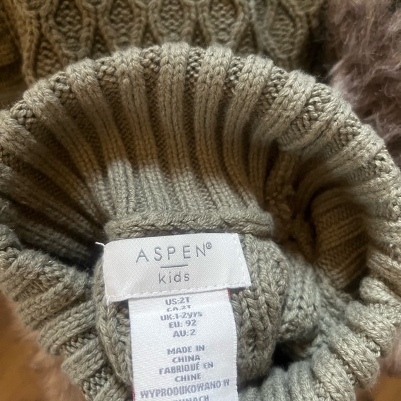 Aspen Kids Shawl/Shrug Turtleneck Sweater with Faux Fur Details Size 2T - Picture 6 of 8